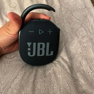JBL clip 4